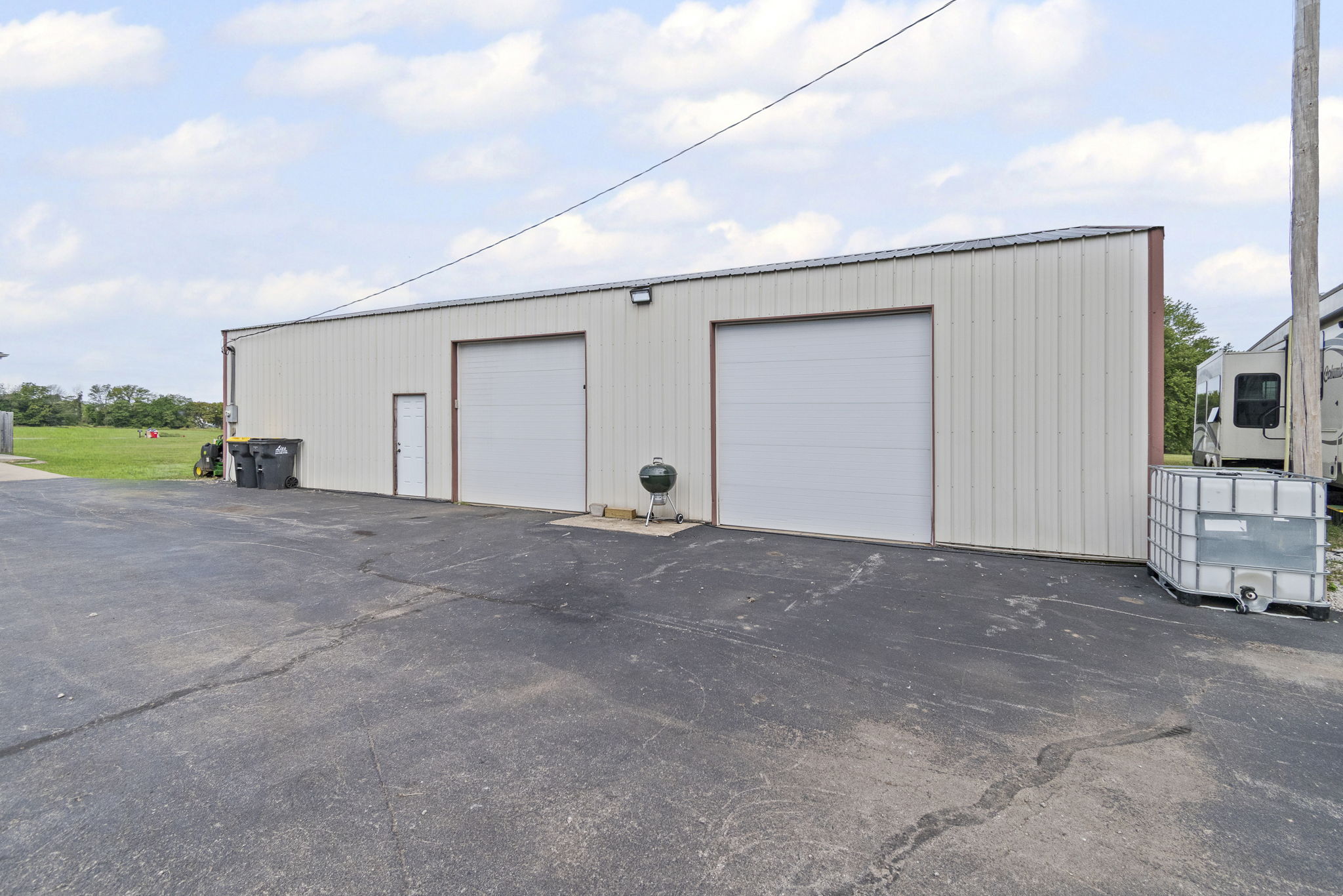 Spacious Outbuilding 38 X 60