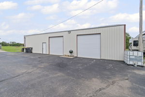 Spacious Outbuilding 38 X 60