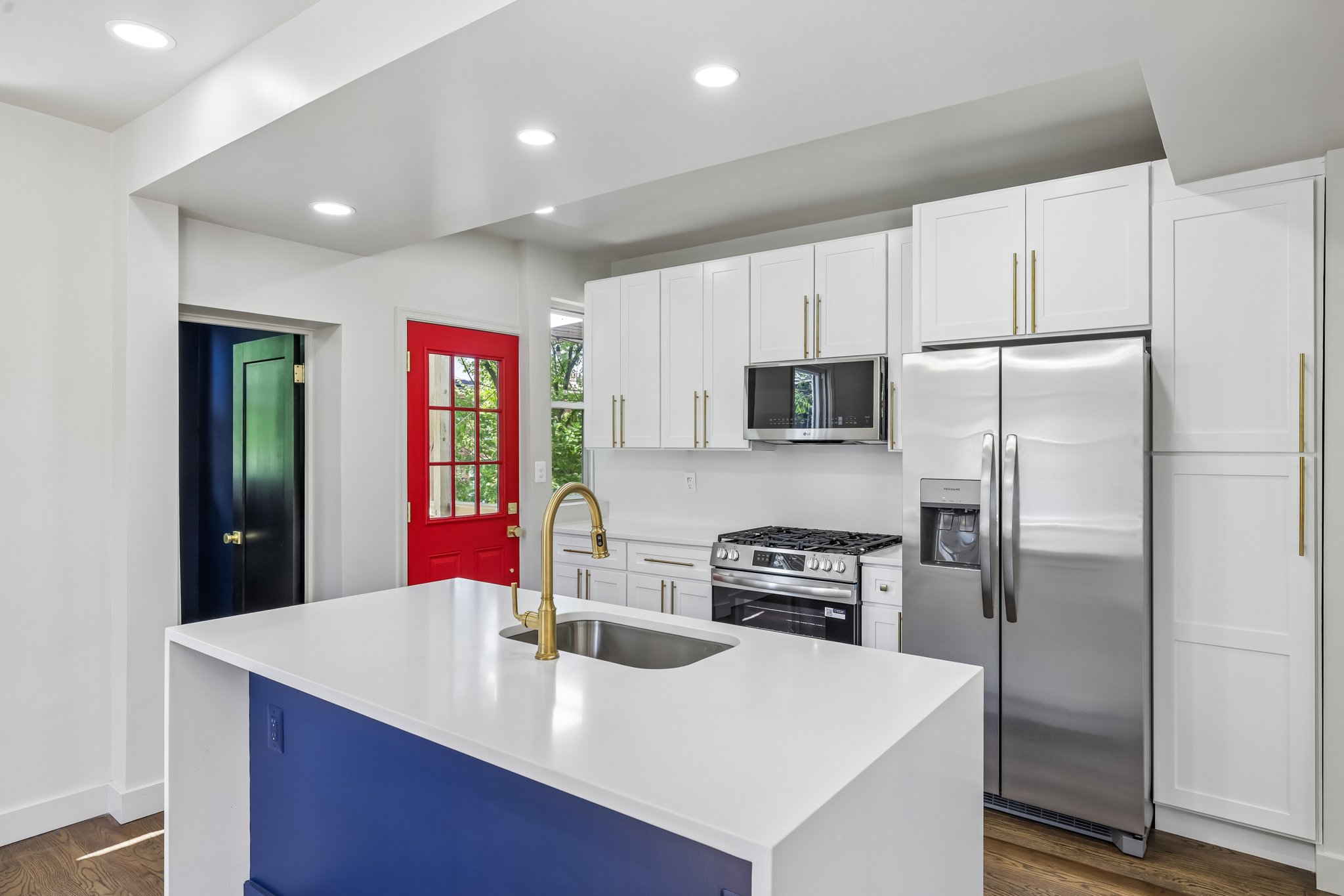 E 36th St-S3107-016.jpg