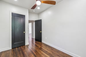 E 36th St-S3107-021.jpg