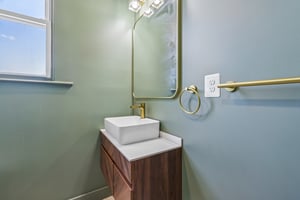 E 36th St-S3107-028.jpg