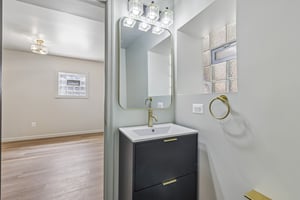 E 36th St-S3107-036.jpg