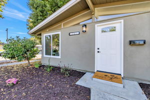005_761 Lakeknoll Dr_