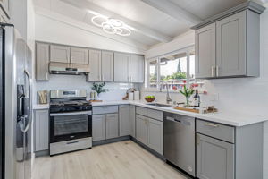 010_761 Lakeknoll Dr_