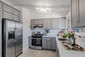 012_761 Lakeknoll Dr_