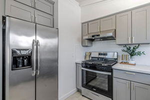 013_761 Lakeknoll Dr_