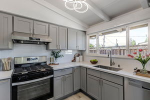 014_761 Lakeknoll Dr_