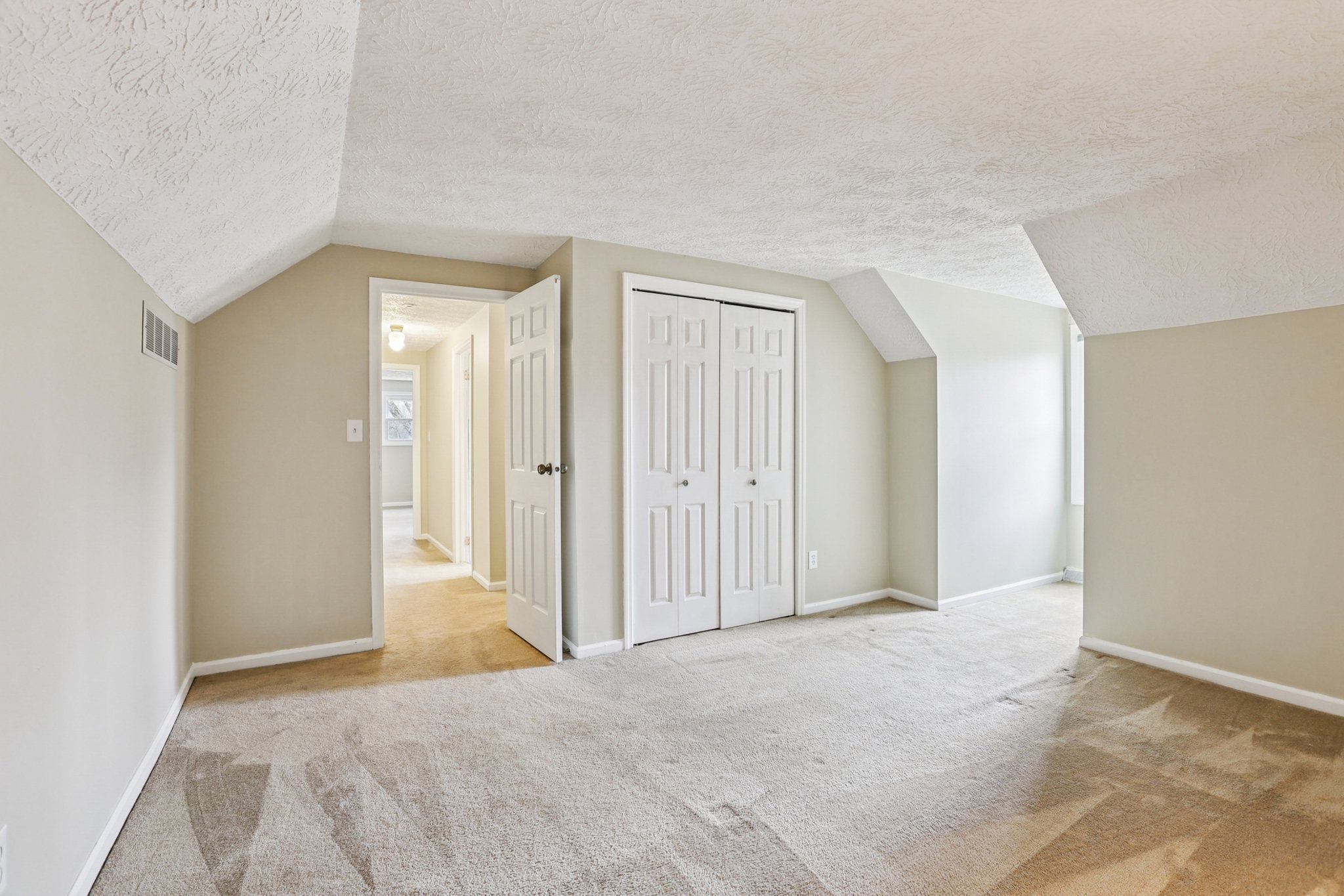 E 116th St-S0603-034.jpg