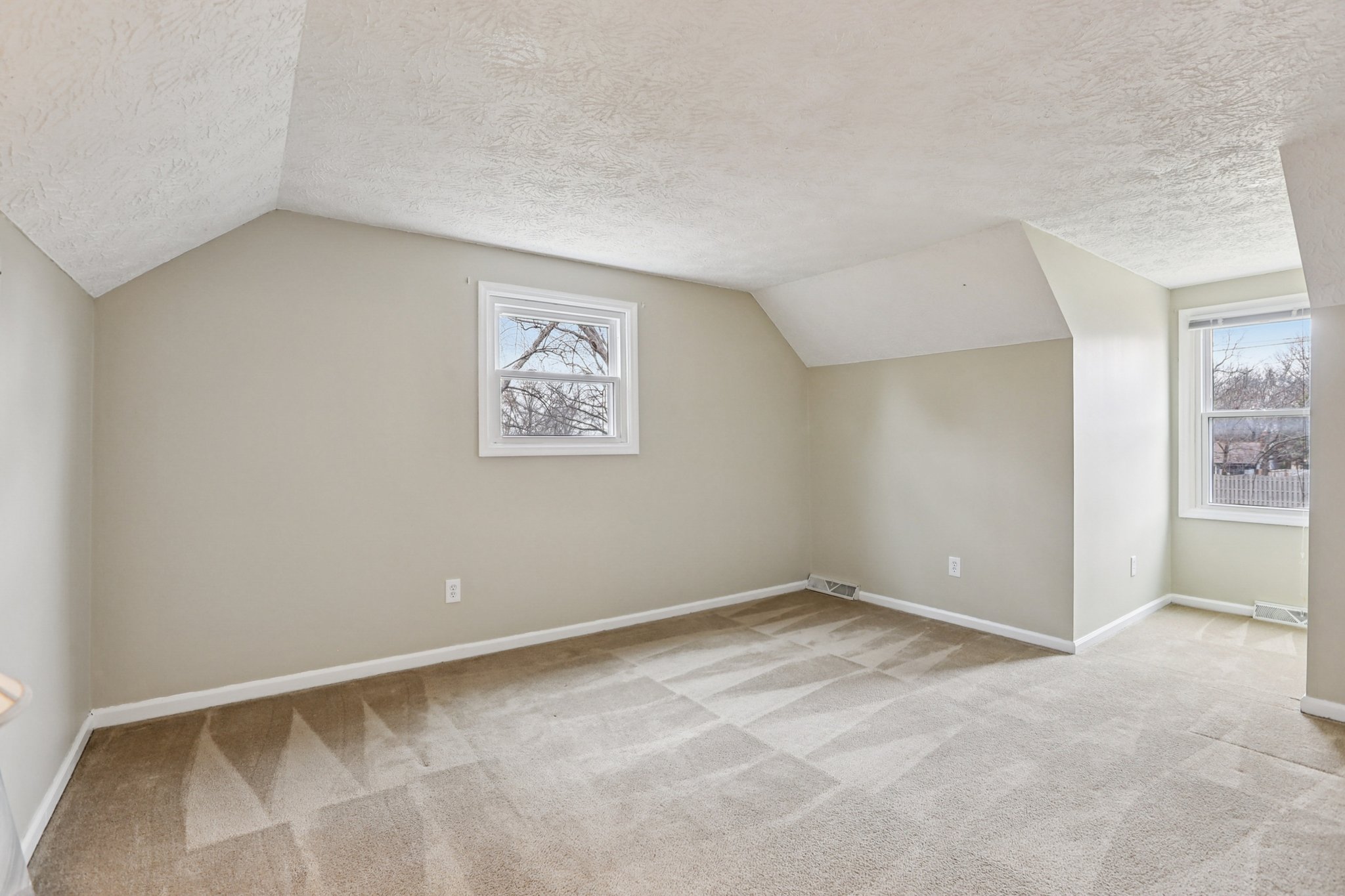 E 116th St-S0603-037.jpg