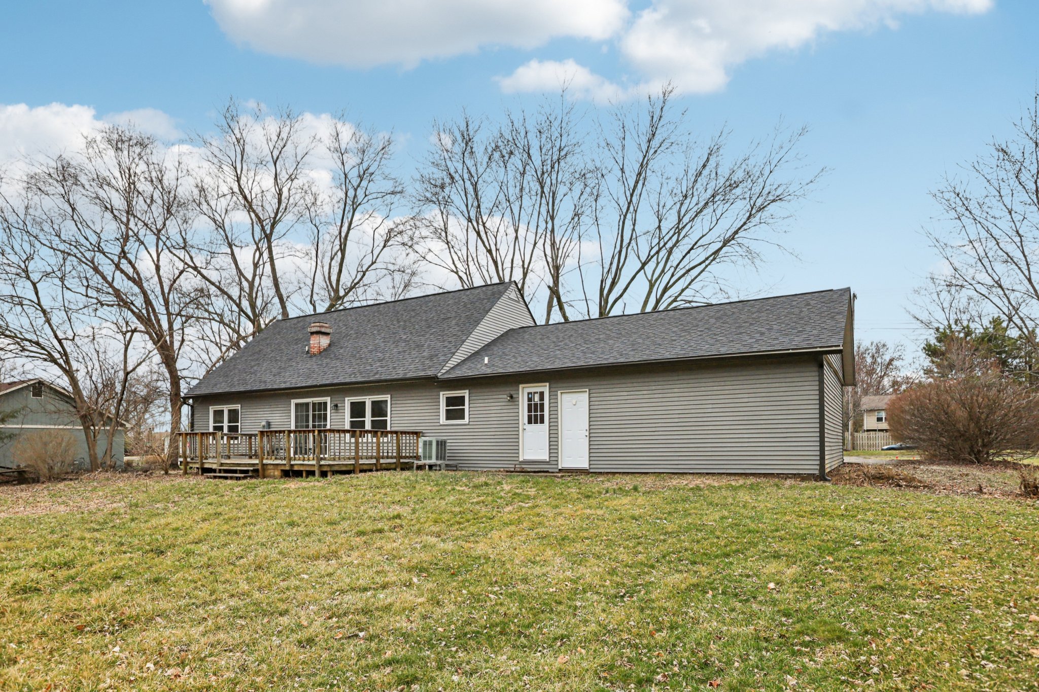 E 116th St-S0603-049.jpg