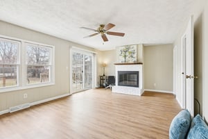 E 116th St-S0603-005.jpg