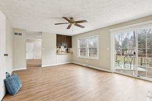 E 116th St-S0603-008.jpg