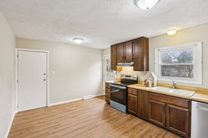 E 116th St-S0603-012.jpg