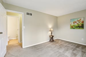 E 116th St-S0603-023.jpg