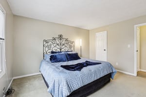 E 116th St-S0603-028.jpg