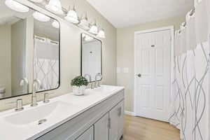 E 116th St-S0603-036.jpg