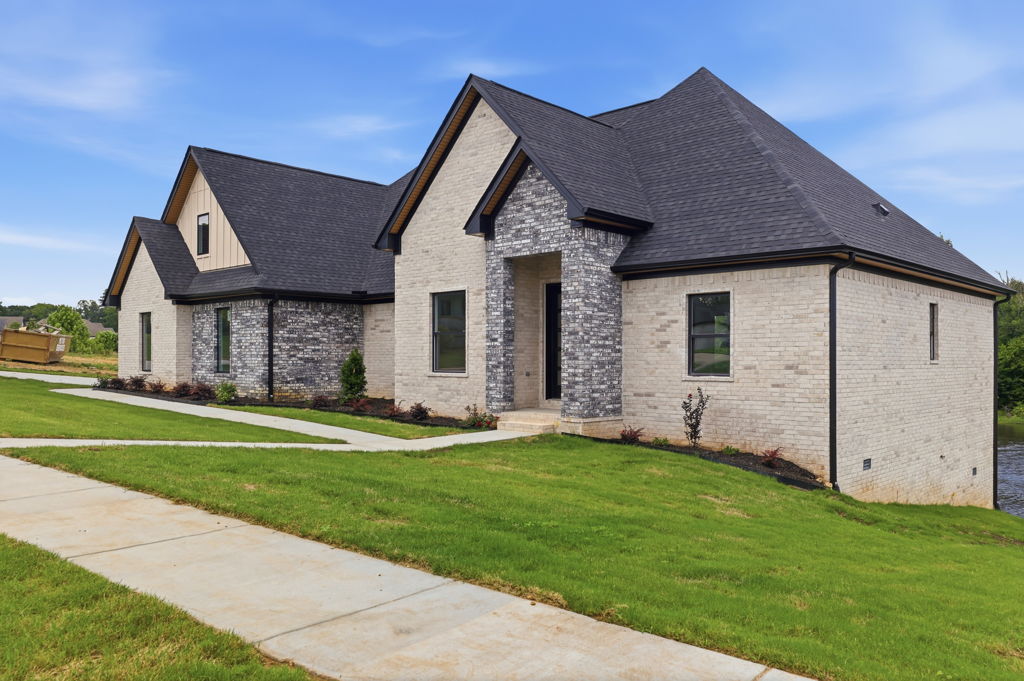 Residential real estate media in Benton, Arkansas by Avery & Bryant