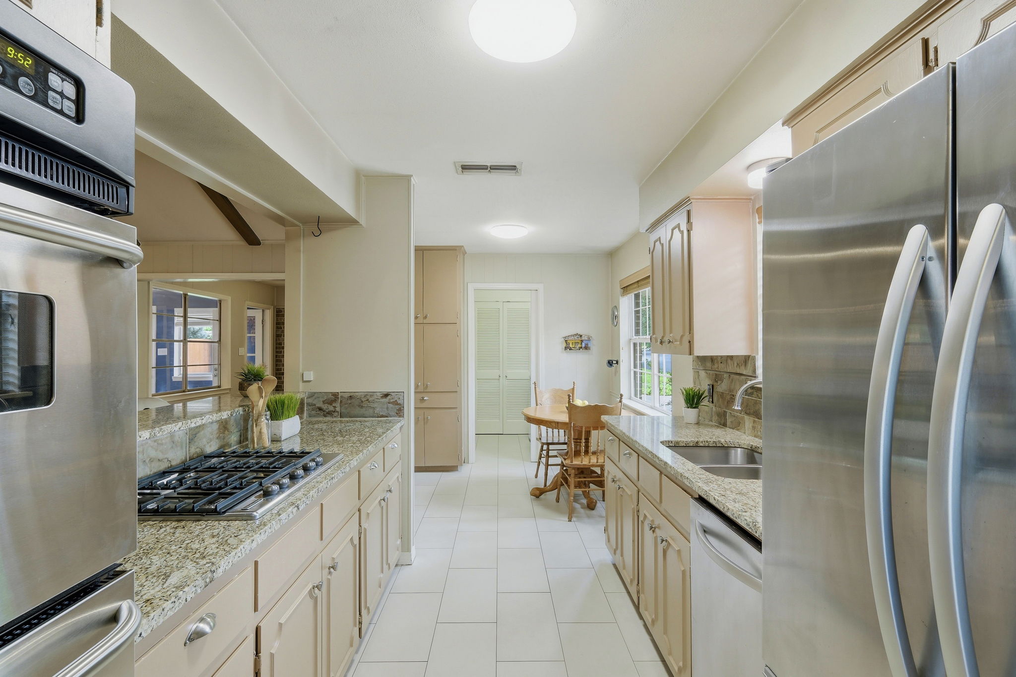 Kitchen/Breakfast Area