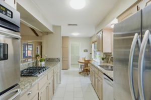 Kitchen/Breakfast Area