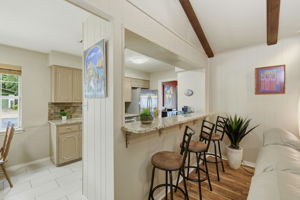 Kitchen/Breakfast Bar