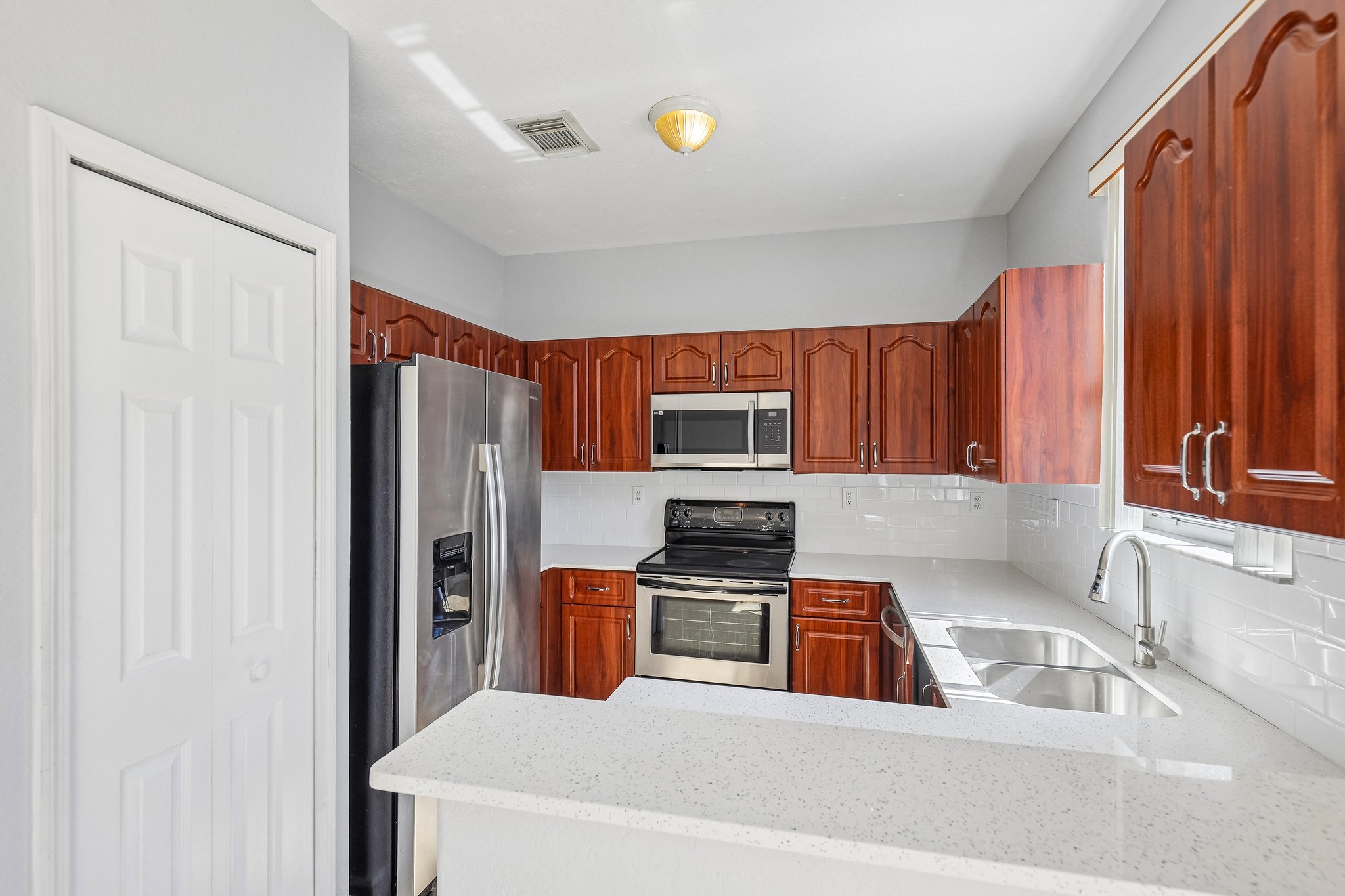 NW 114th Path 7616-S2105-015.jpg