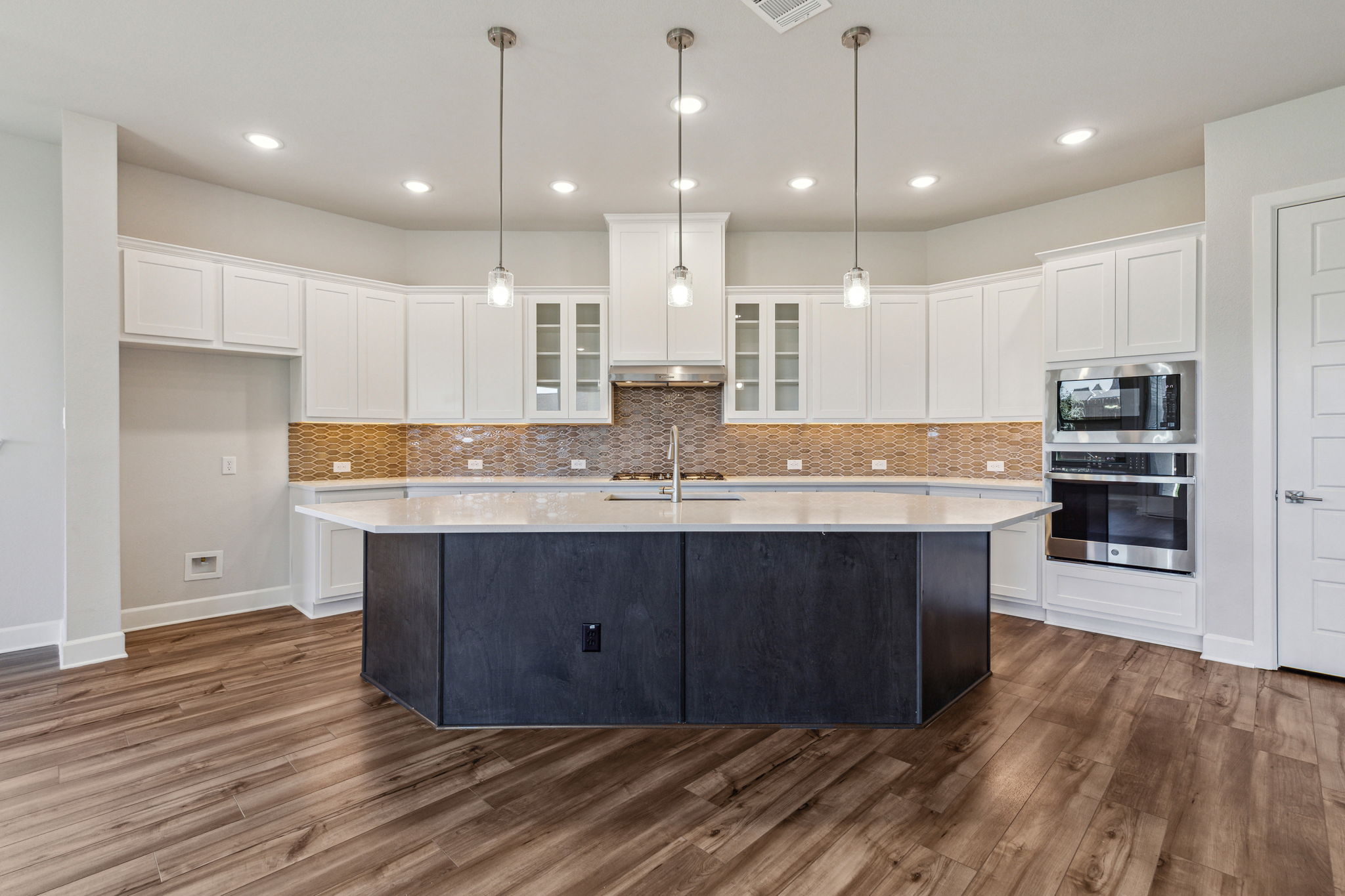 7616Pondview_020