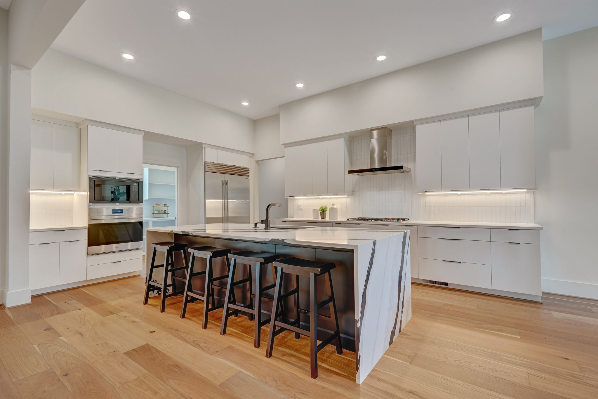 Kitchen/Breakfast Bar