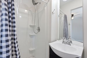  Photo 44
