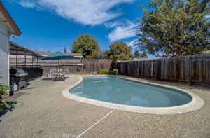 Santa Paula Dr-041