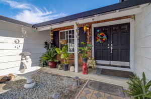 Santa Paula Dr-004