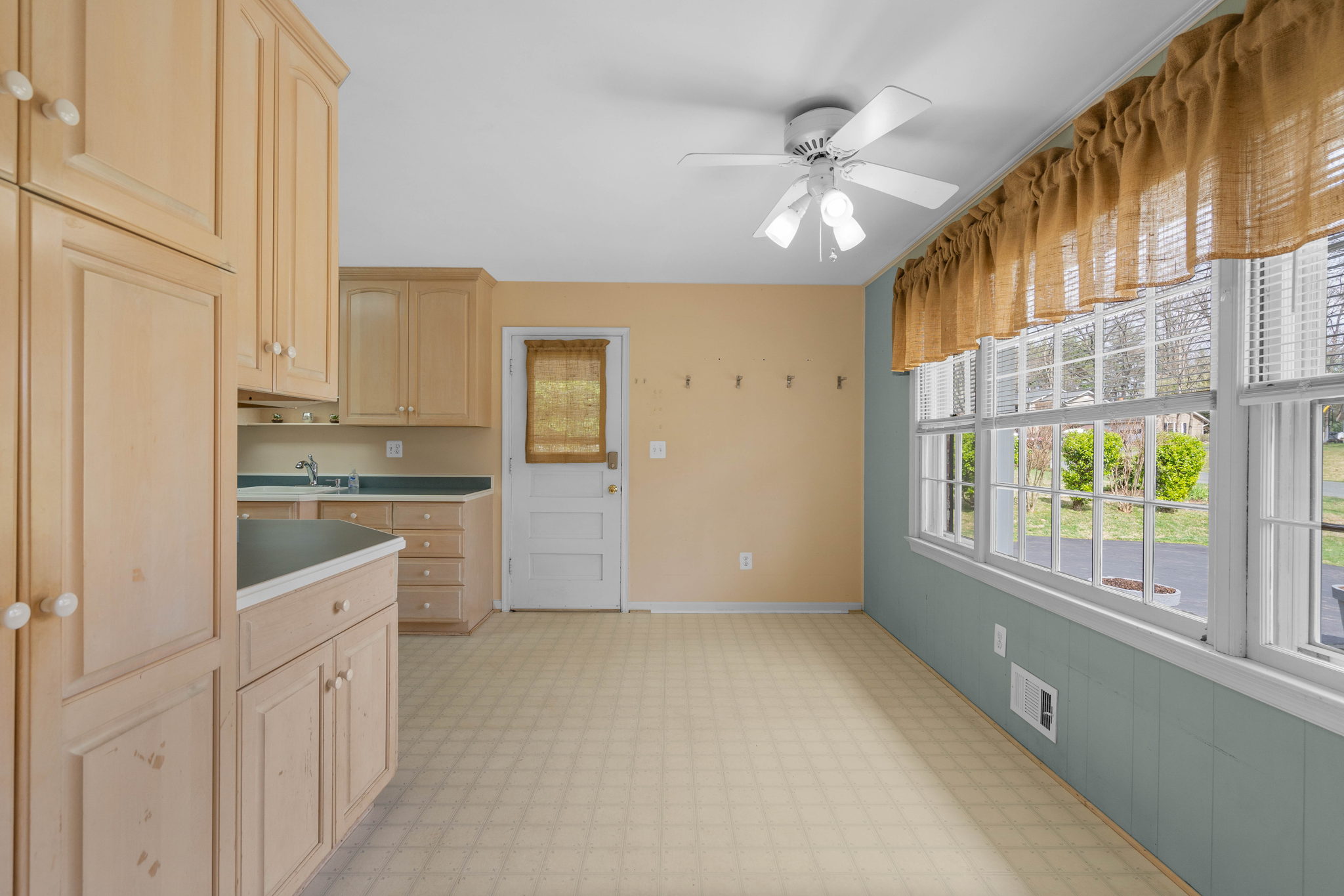 7625 Miller Fall Rd, Derwood, MD 20855, USA Photo 13