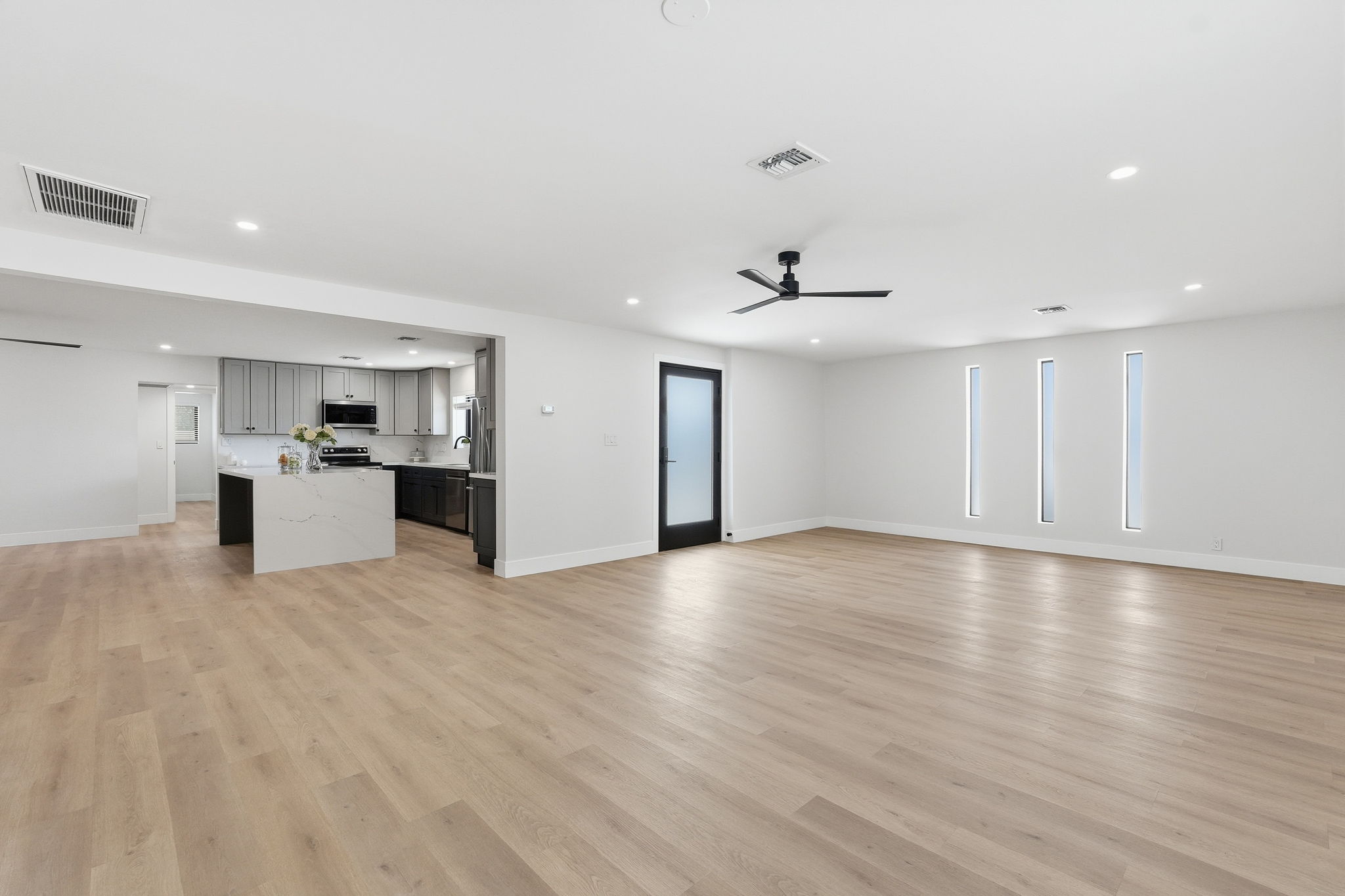 Entry/Kitchen