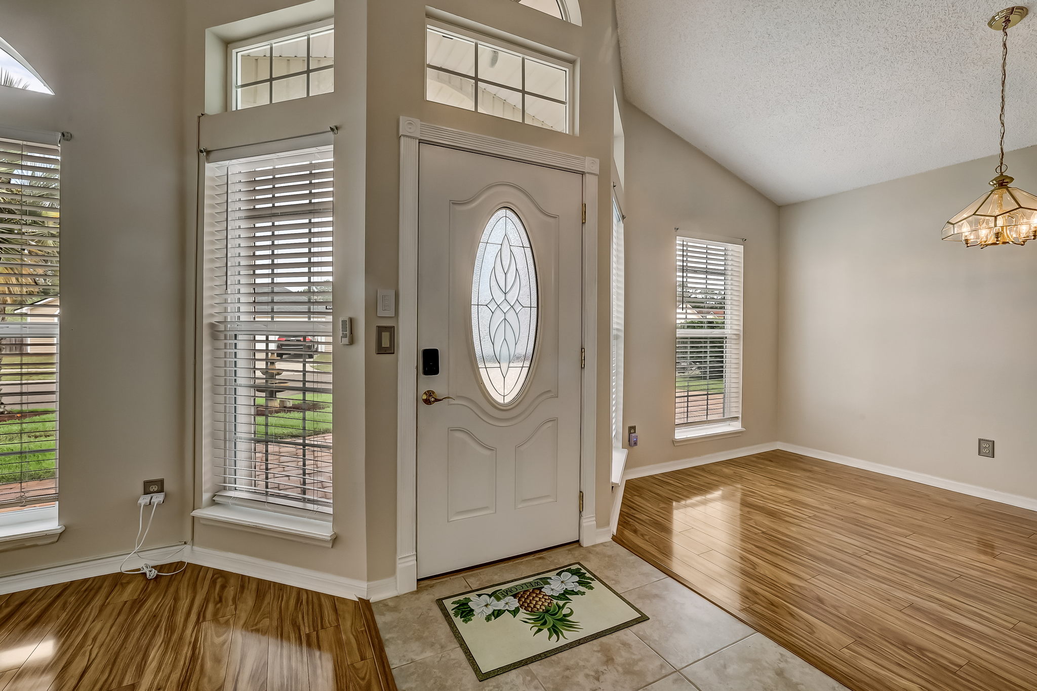 Foyer/Dining Room