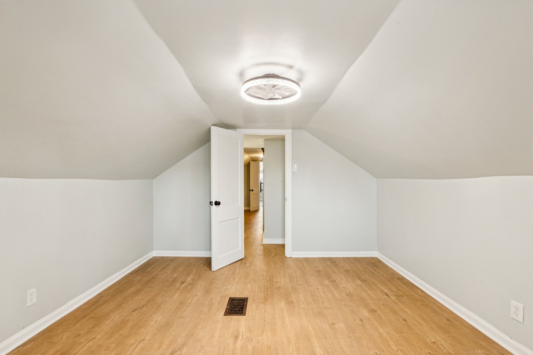 S Bishop St-S1702-028.jpg