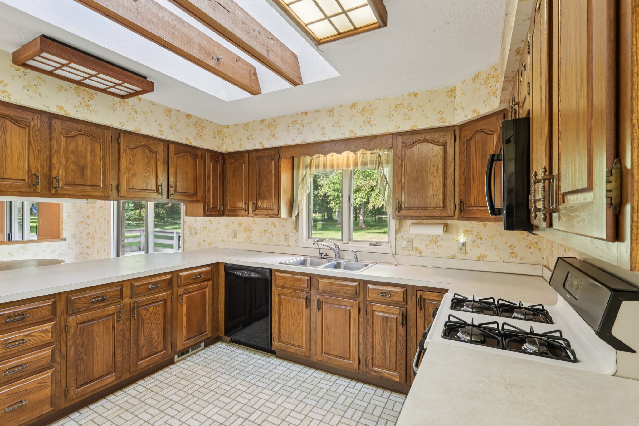 N Linden Ln-S0608-022.jpg