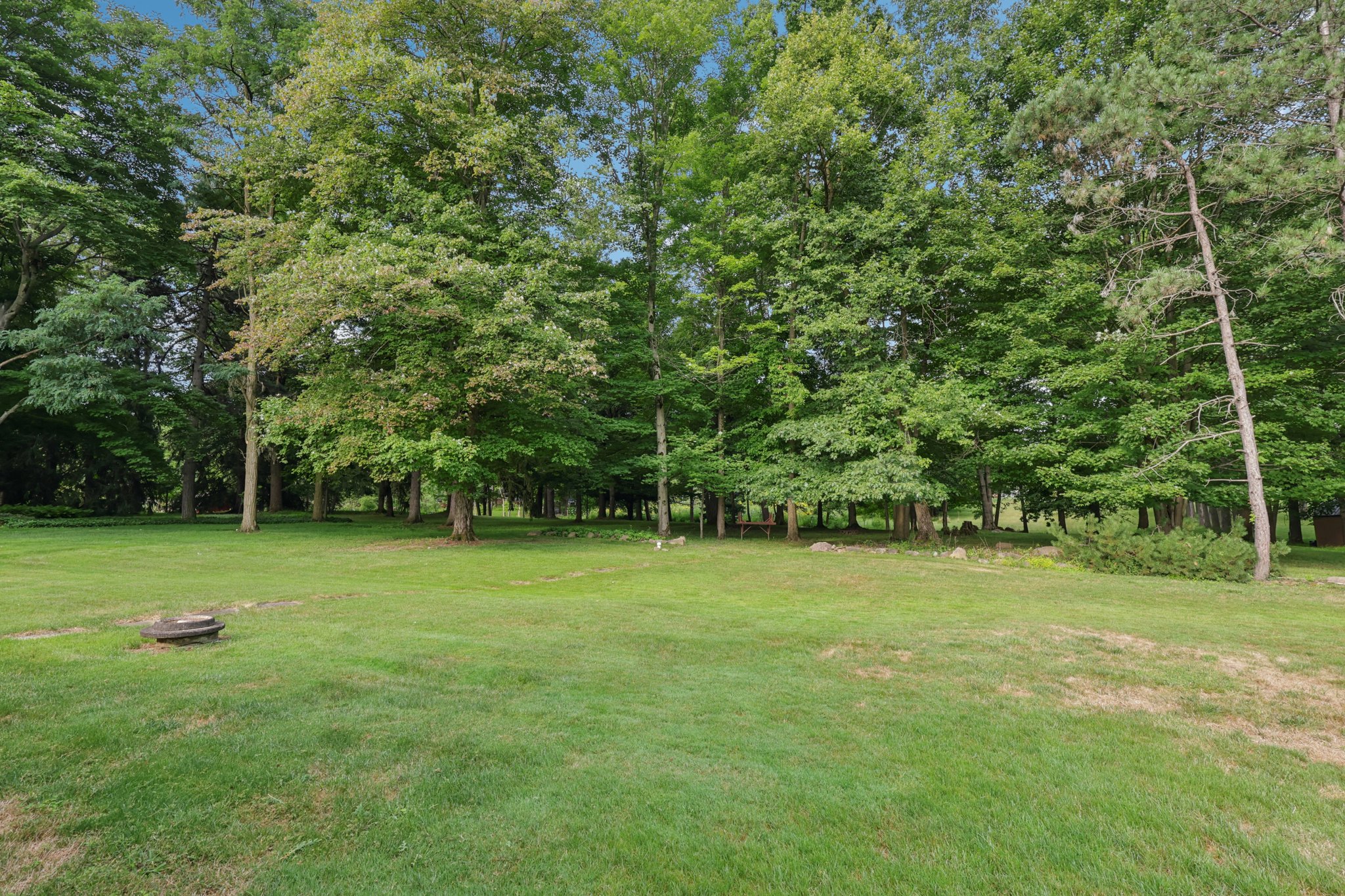 N Linden Ln-S0608-058.jpg