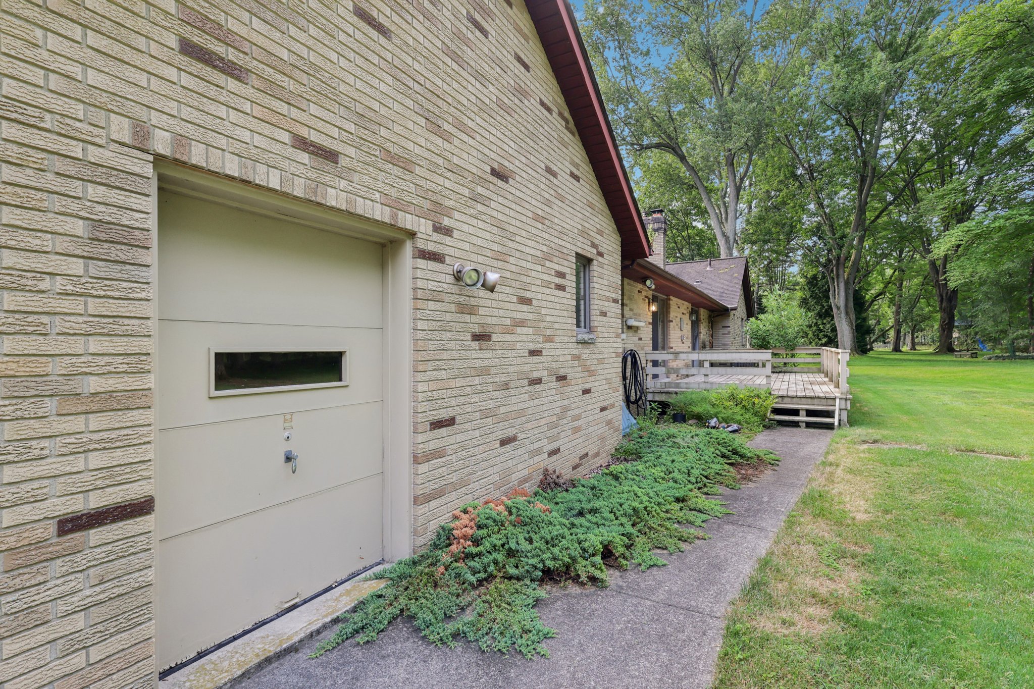N Linden Ln-S0608-059.jpg