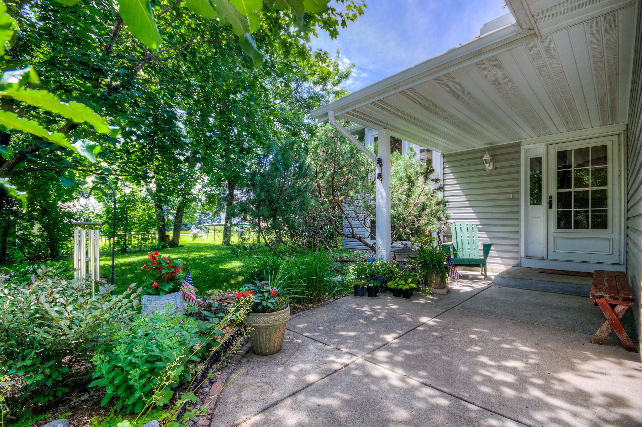 Front Porch/Entrance