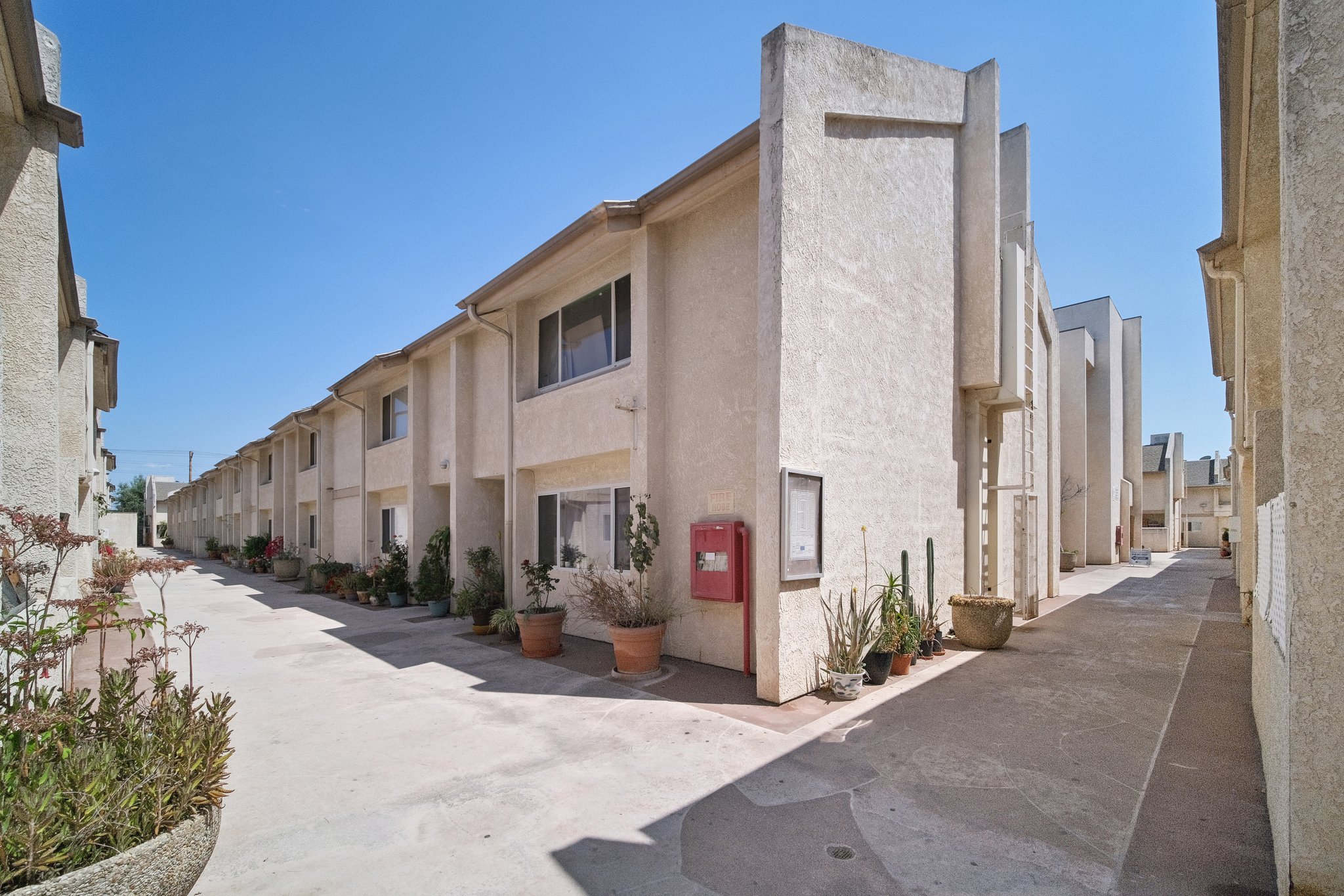 Reseda Blvd 73-067.jpg