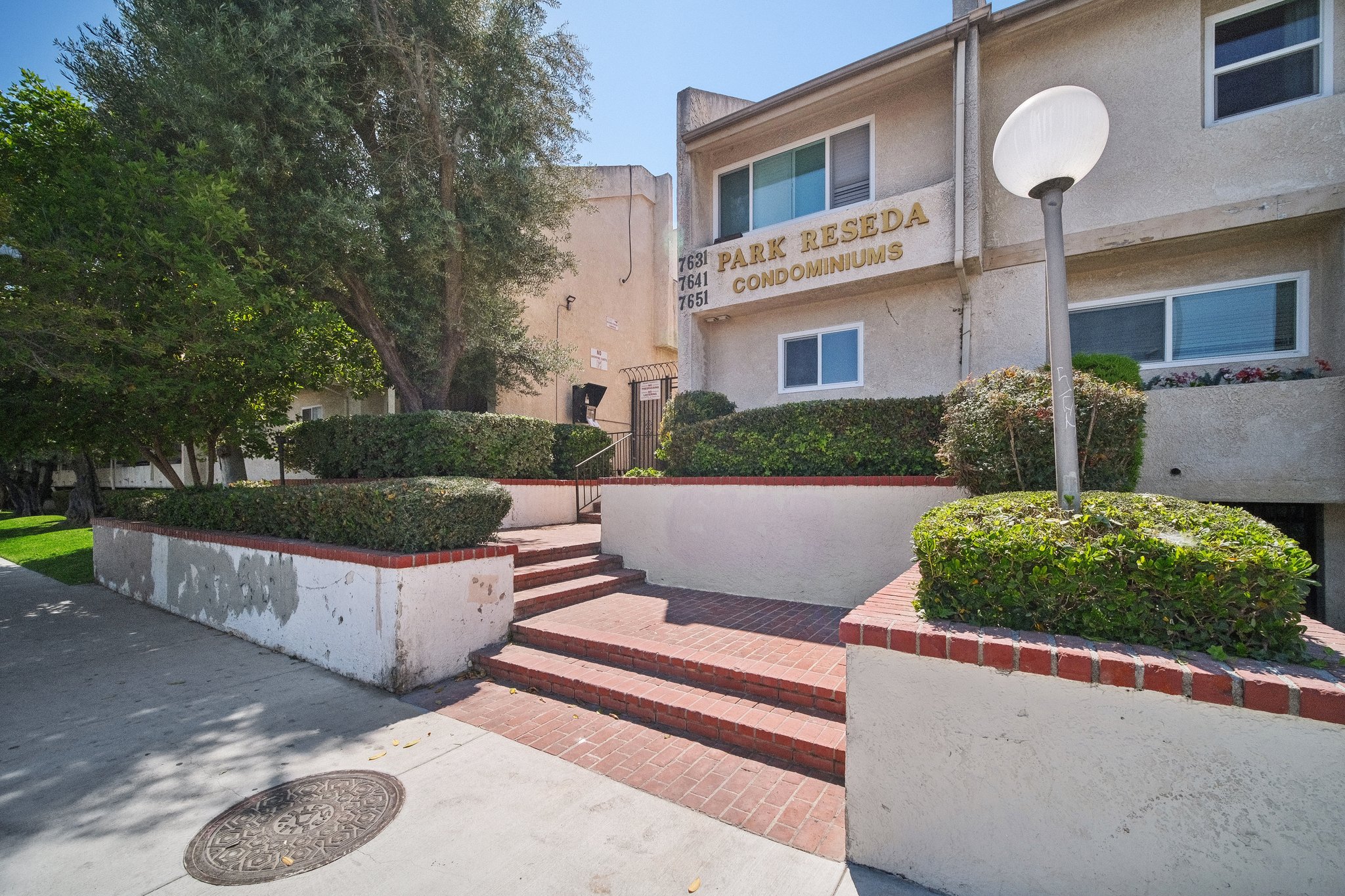 Reseda Blvd 73-069.jpg
