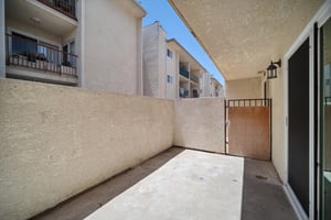 Reseda Blvd 73-021.jpg