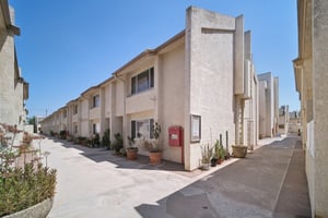Reseda Blvd 73-067.jpg