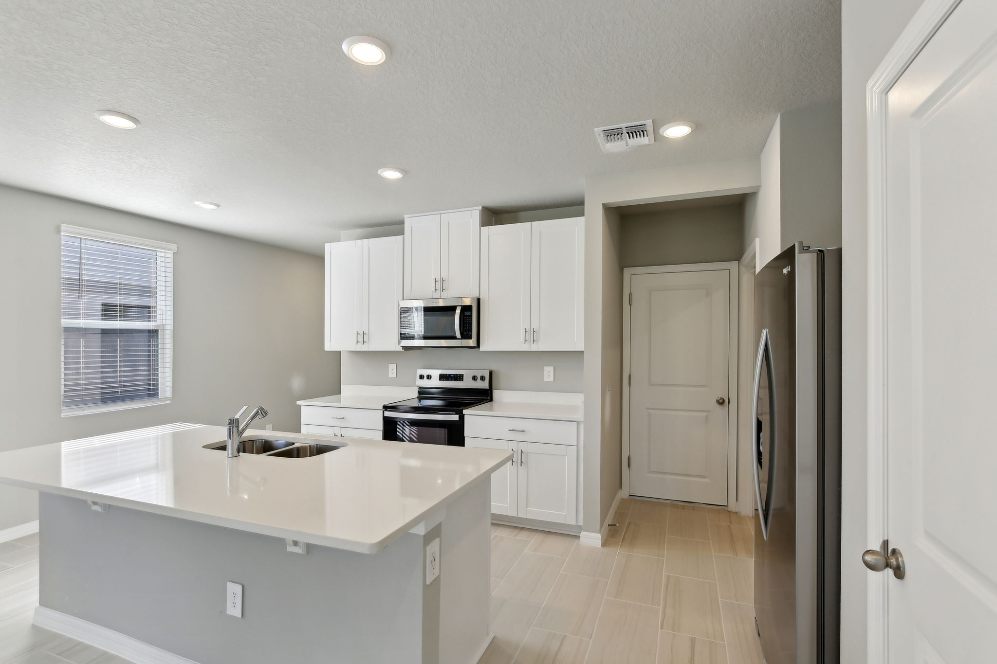 Tampa - Watergrass Towns - 7652 Intrepid Road, Wesley Chapel, FL 33545 - 010