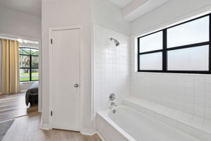 Primary Bathroom Showing Tub