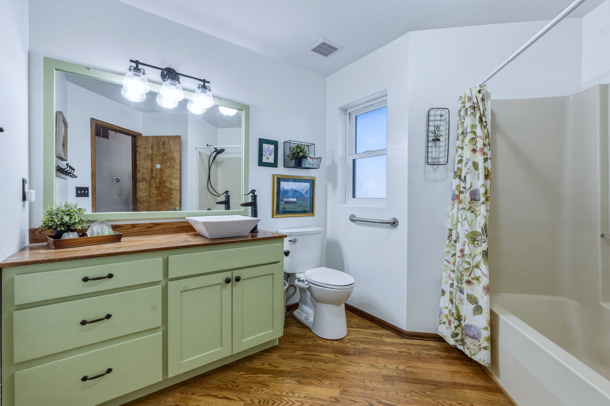 Main Level Full Bath