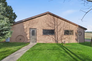 3 Car Garage/Workshop/Loft