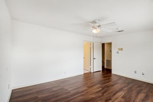 S Braeswood Blvd 56-038.jpg