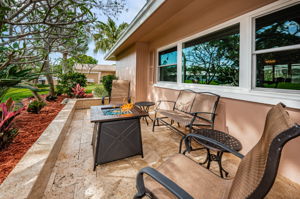 Travertine paved front patio