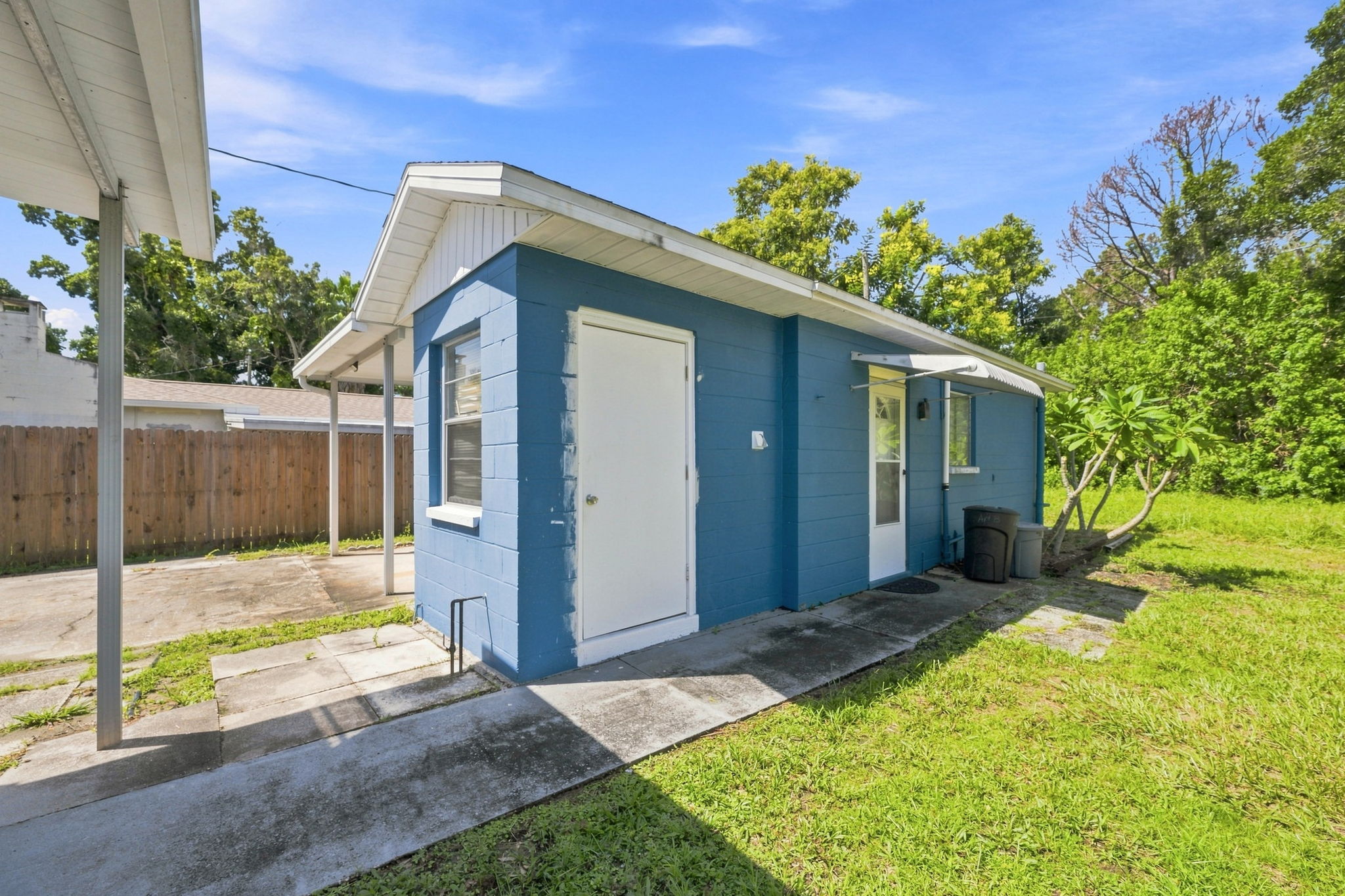 Laundry Entry and Apt B Entry