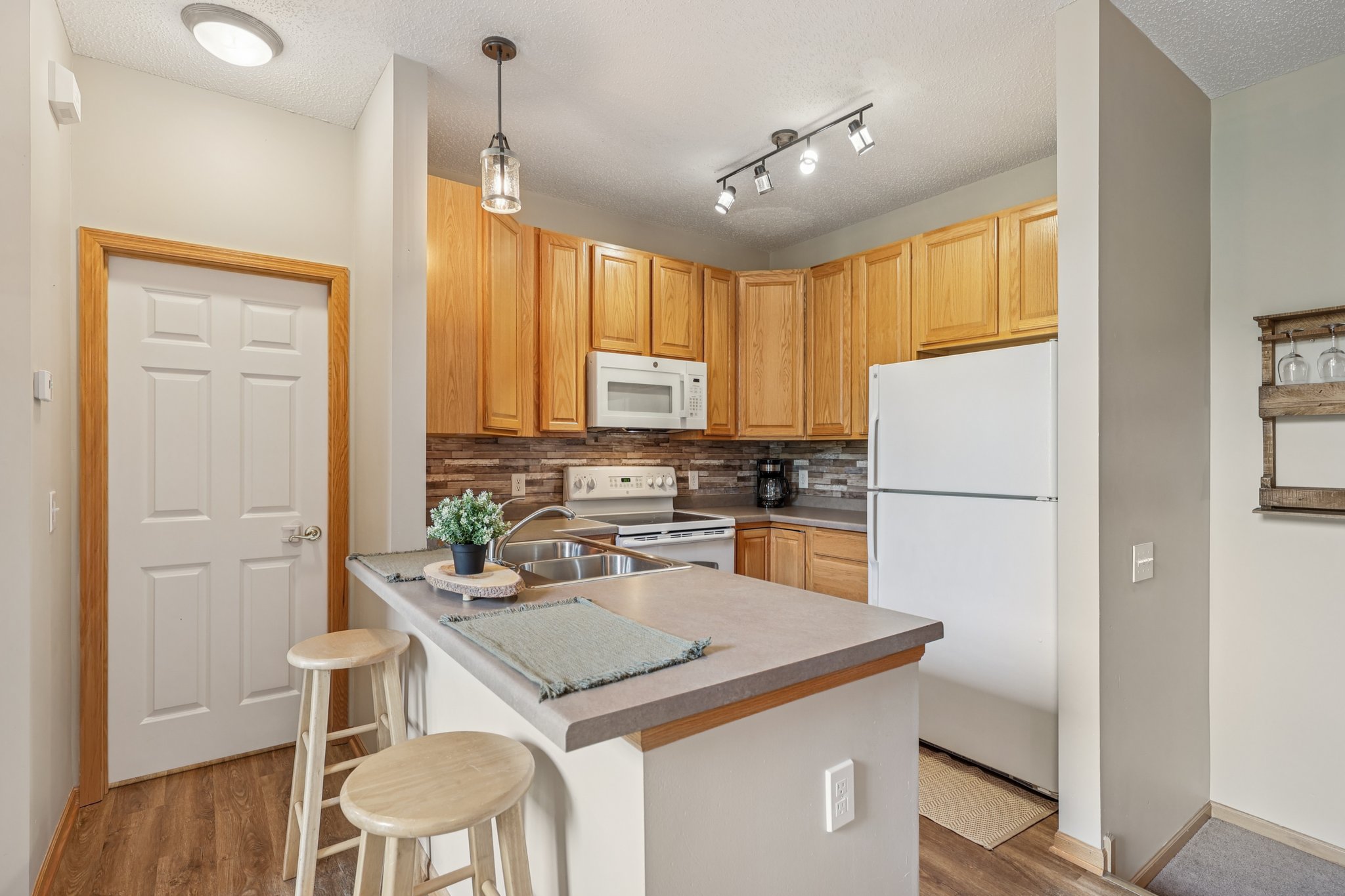Lambert Ave NE-S1409-012.jpg